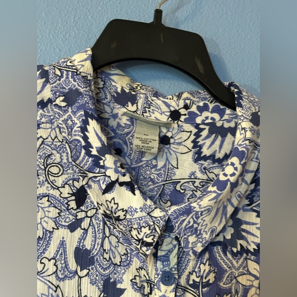 Catherines Women Button Down Collar Floral Button Cuffed Shirt - Picture 3 of 13
